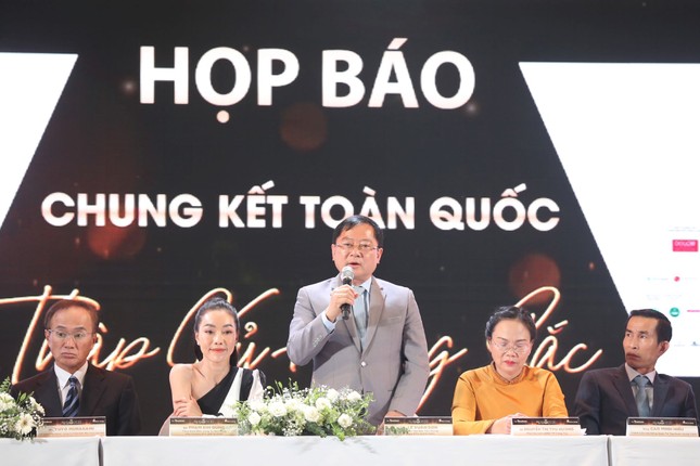 Bao dung với Hương Giang để có một Hương Giang tốt hơn ảnh 1