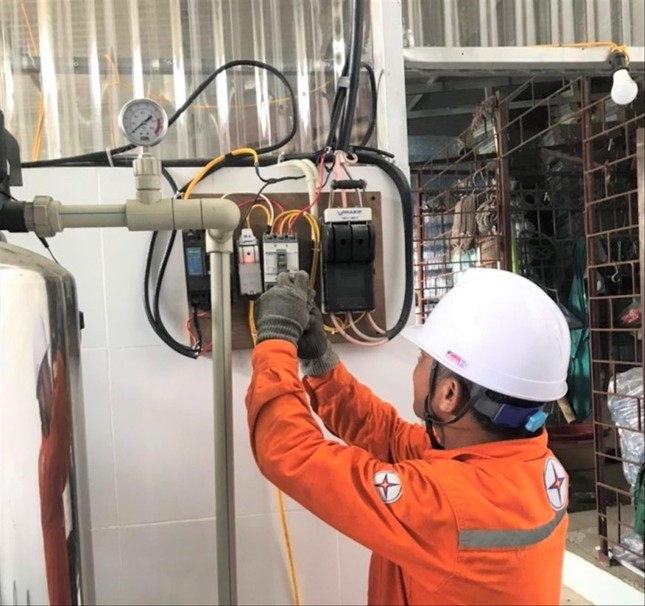 Tiêu thụ điện trên toàn quốc tiếp tục tăng vọt ảnh 1