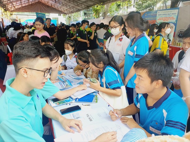 Đăng ký xét tuyển bằng điểm thi đánh giá năng lực giảm: Điểm chuẩn có giảm? ảnh 1