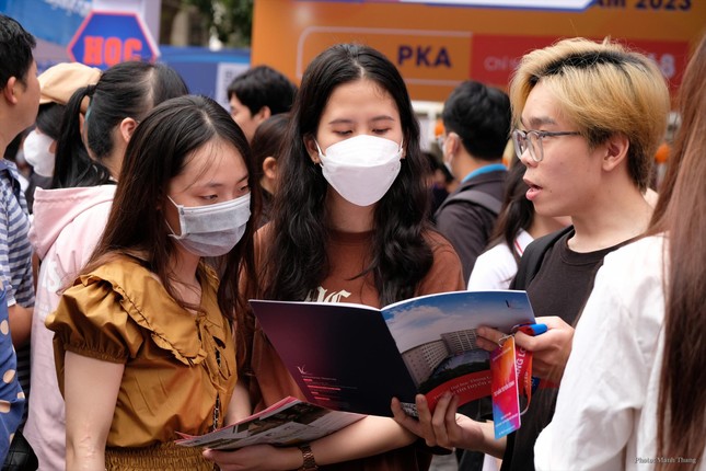 Ngành 'hot' điểm chuẩn dự kiến không dưới 27 điểm ảnh 1