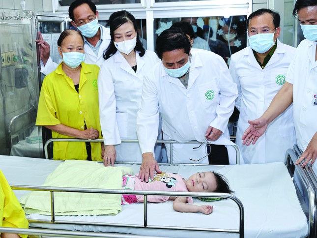 Vụ cháy chung cư mini: Chung tay vượt qua nỗi đau ảnh 1