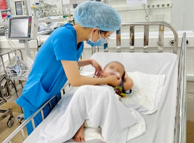 Kỳ tích cứu bệnh nhi khi gia đình bế tắc, xin về ảnh 1