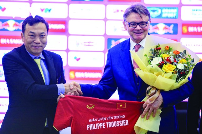 Philippe Troussier: ‘Canh bạc’ triệu đô của bóng đá Việt