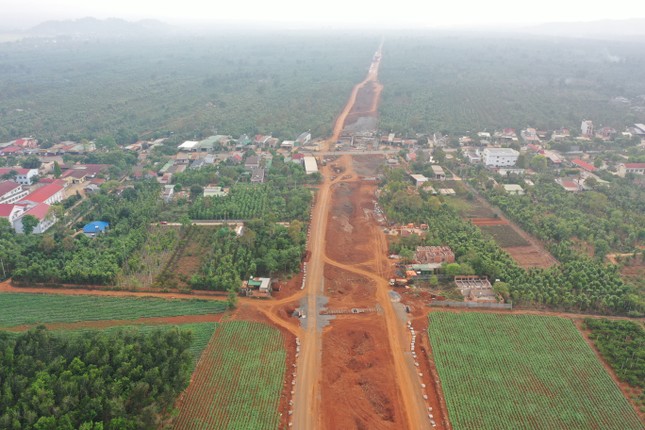 Vụ 'đất tặc' đe dọa nhà báo: Vật liệu không đảm bảo buộc phải bóc đi ảnh 1