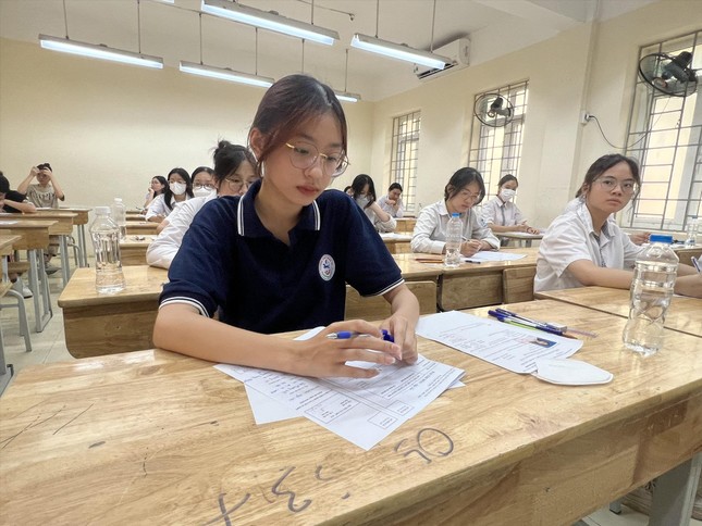 Chọn tổ hợp môn học từ lớp 10: Học sinh, nhà trường gặp khó ảnh 1