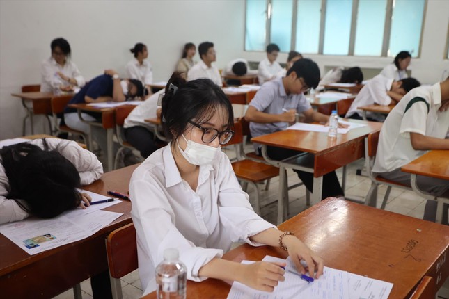 Đáp án môn tiếng Anh kỳ thi tốt nghiệp THPT: Bộ GD&ĐT chấp nhận 2 đáp án ảnh 1