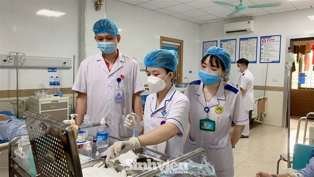 Đào tạo Y khoa: 18 bệnh nhân 'cõng' 82 sinh viên thực tập ảnh 1