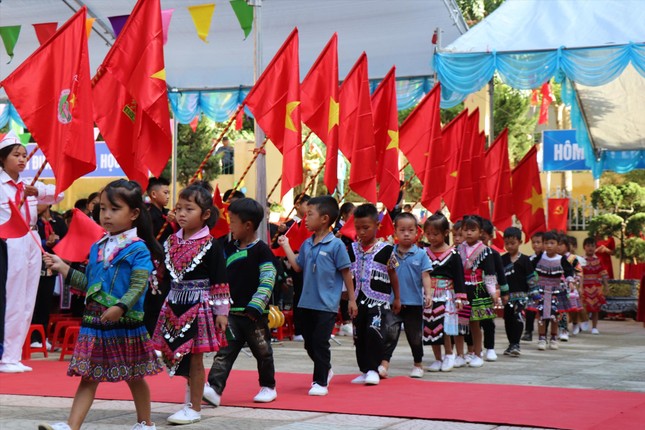 Niềm vui ở điểm trường từng hứng lũ ảnh 1