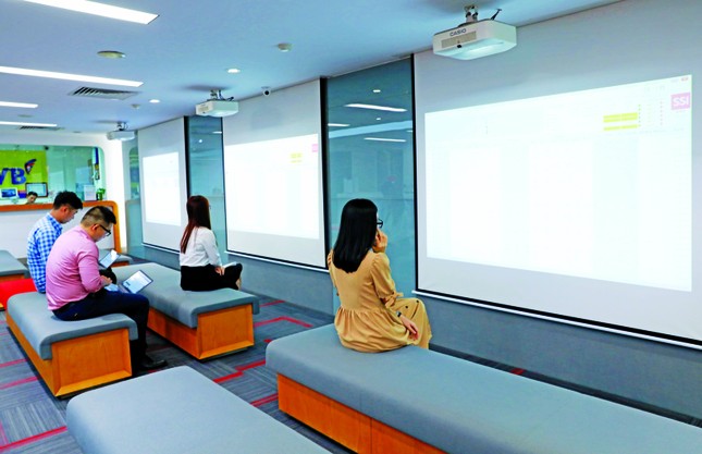 Nhìn lại cơn 'lên đồng' của chứng khoán ảnh 1