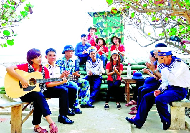 Nữ nhạc sỹ của đoàn và tuổi trẻ ảnh 1