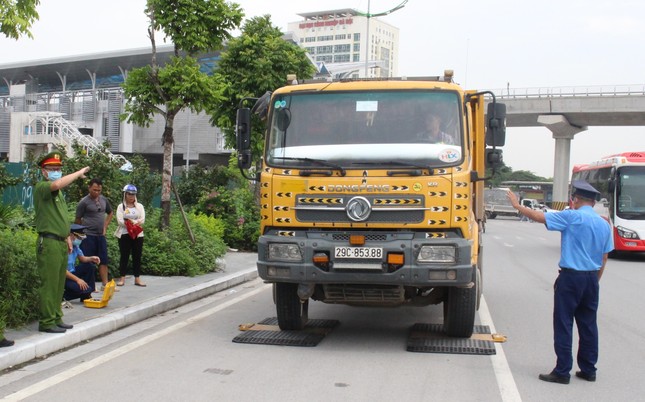 Lập 62 'chốt' giảm ùn tắc, 7 'chốt' giữ trật tự khu vực bến xe ảnh 1