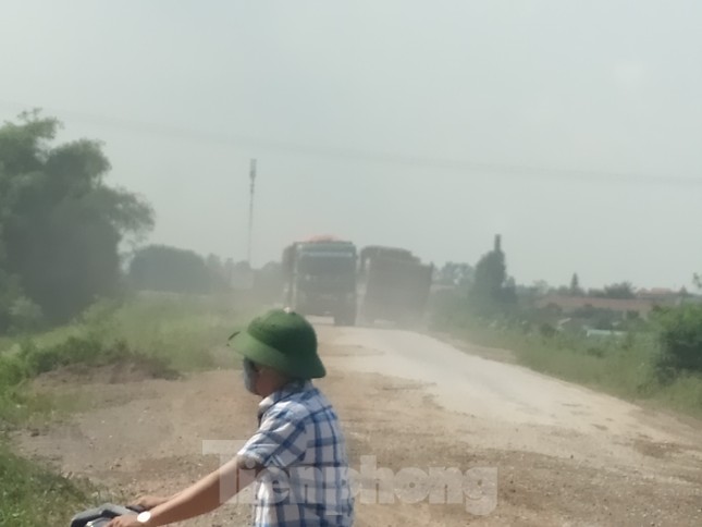 Ai 'chống lưng' cho trạm trộn bê tông, bãi cát dọc sông Hồng? ảnh 2