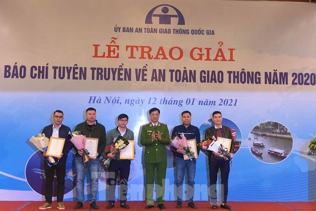 Báo Tiền Phong đạt giải nhì giải Báo chí tuyên truyền về an toàn giao thông ảnh 1