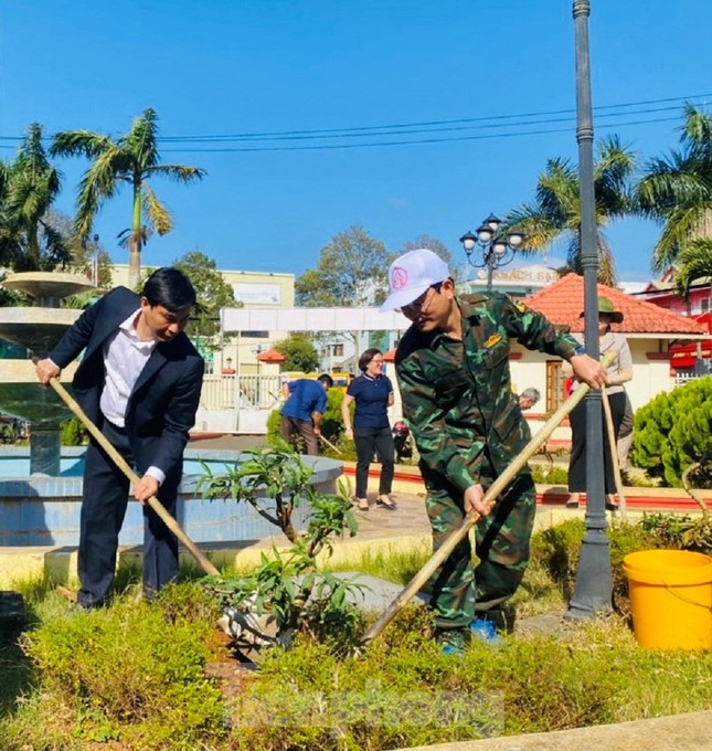  Làm giàu từ bán hoa đào ảnh 4