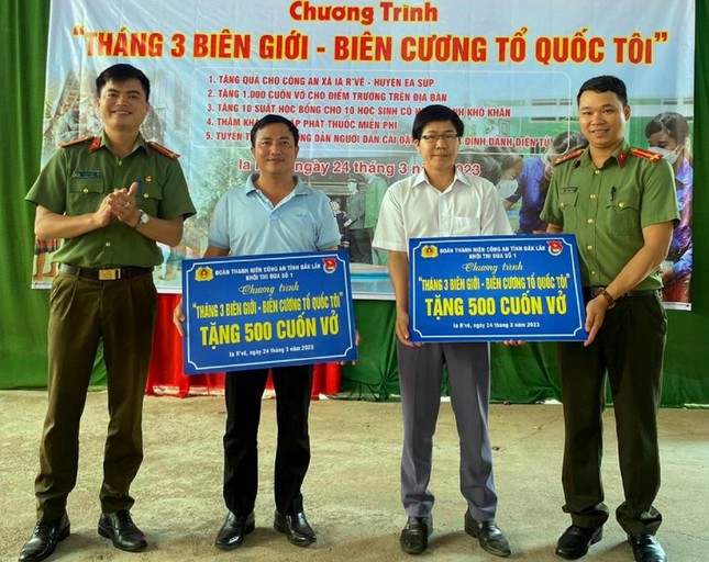 Thượng úy công an tỉnh Đắk Lắk được nhận Giải thưởng Lý Tự Trọng ảnh 4