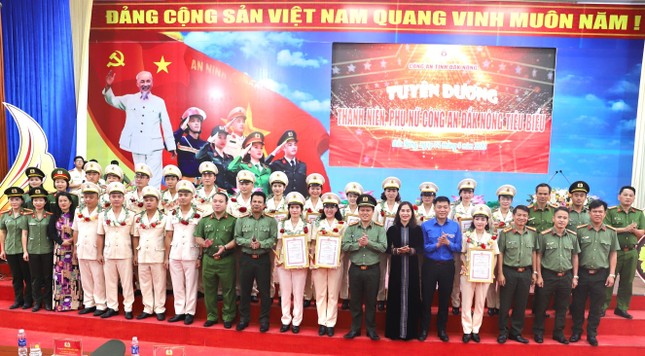 Thượng úy công an tỉnh Đắk Lắk được nhận Giải thưởng Lý Tự Trọng ảnh 5