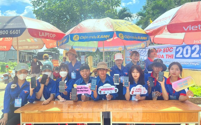 Tuổi trẻ Đắk Lắk thi tìm hiểu Nghị quyết Đại hội Đoàn toàn quốc trong lúc chờ thí sinh thi ảnh 3
