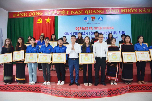 Nhiều sinh viên dân tộc thiểu số tự nguyện về công tác tại vùng khó khăn ảnh 4