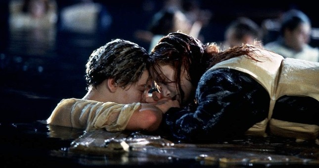 Jack (Leonardo DiCaprio) phải chết trong 'Titanic' ảnh 1