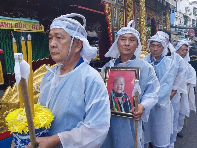 NSND Bạch Tuyết giải thích lý do cười trong đám tang nghệ sĩ Thiên Kim ảnh 2