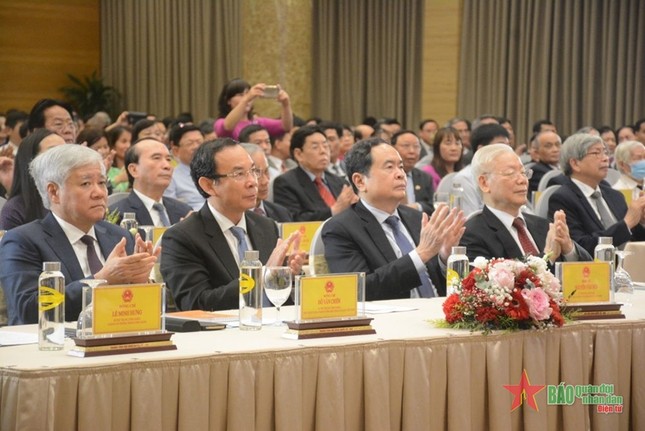 Tổng Bí thư dự Lễ kỷ niệm 60 năm Chủ tịch Hồ Chí Minh gặp mặt đội ngũ trí thức ảnh 2
