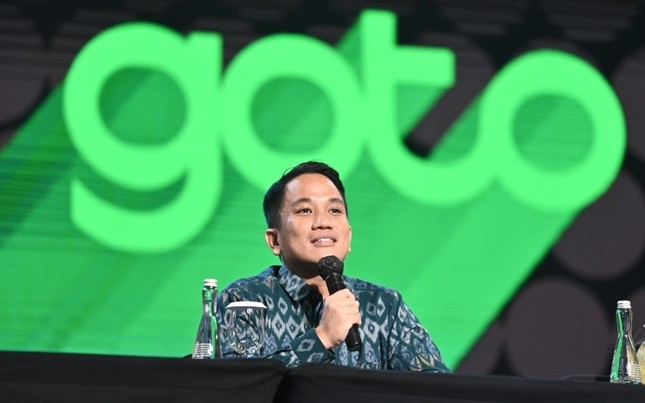 CEO công ty mẹ của Gojek bất ngờ từ chức ảnh 1
