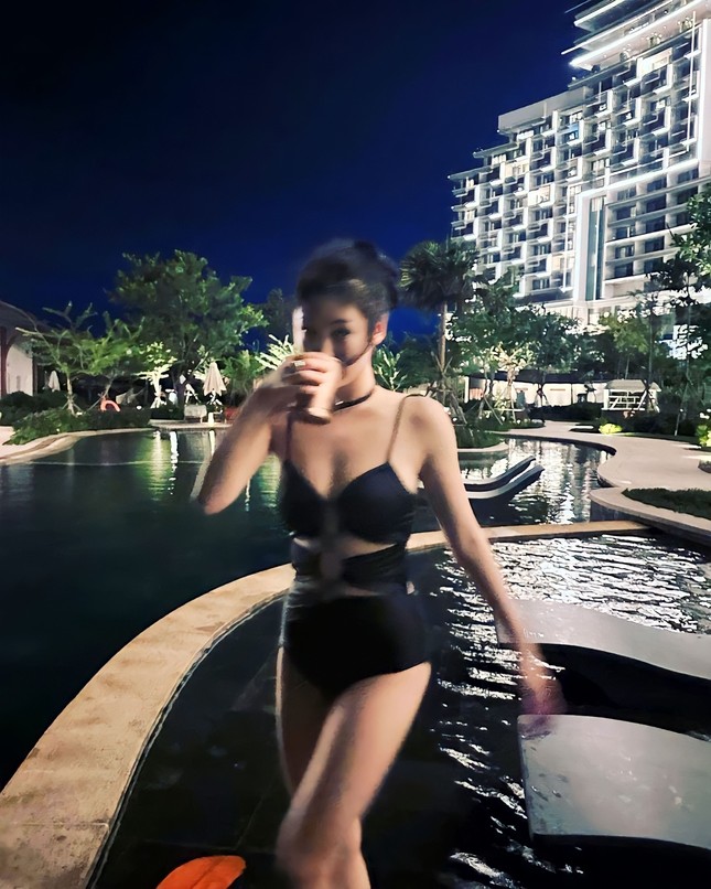 Ca sĩ người Hàn Quốc đến ăn đặc sản bánh xèo Đà Nẵng ảnh 4
