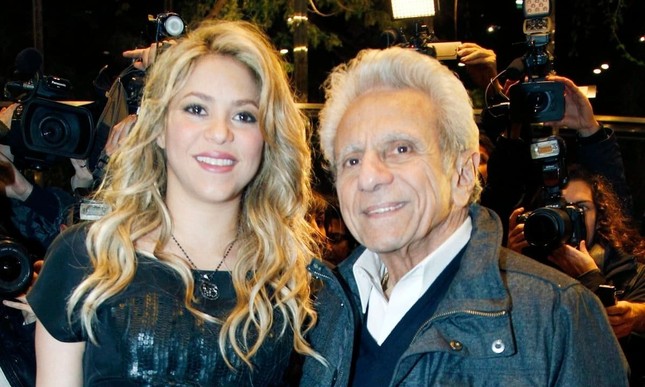 Shakira: 'Pique ngoại tình lúc cha tôi bệnh nặng' ảnh 1
