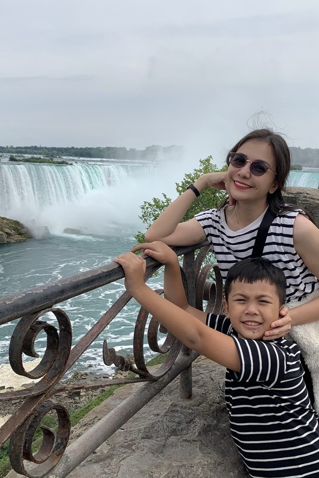 Diễn viên Huỳnh Đông và Ái Châu định cư Canada ảnh 2