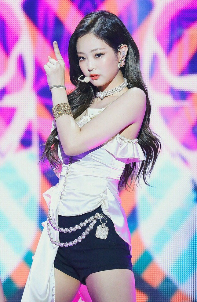 Tín hiệu cho thấy Jennie sắp rời BlackPink ảnh 2