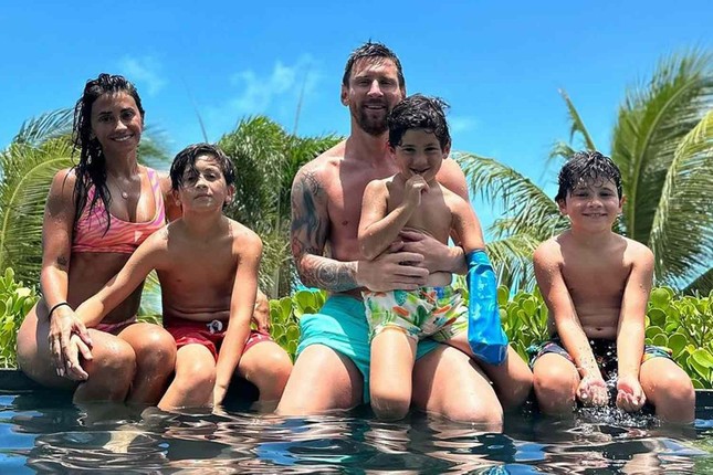 Đằng sau hành động Messi mời Beckham uống bia trên sân cỏ ảnh 3