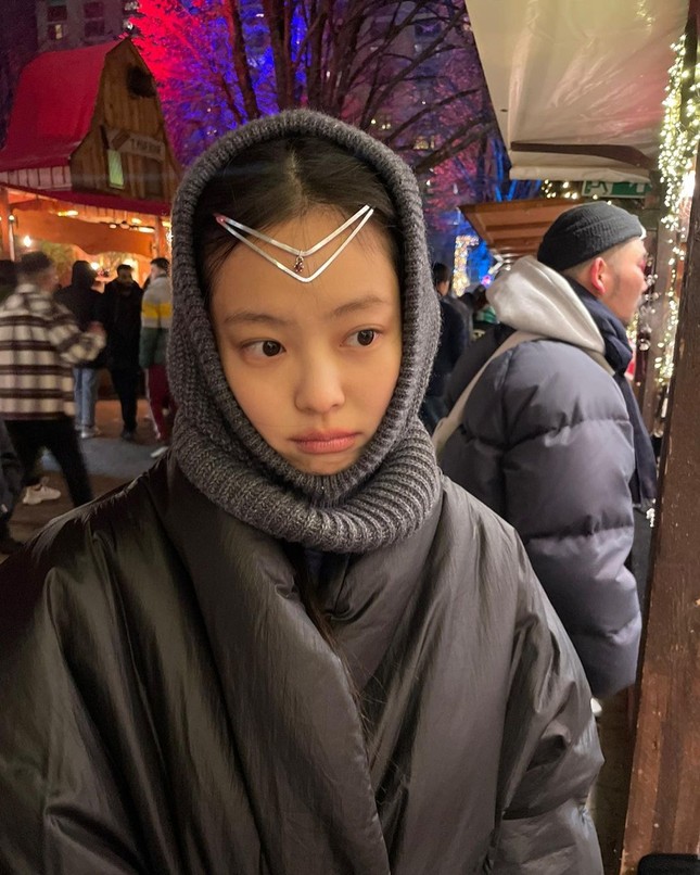 Gần 6 triệu người vào xem ảnh Jennie (BlackPink) ở hồ bơi ảnh 3
