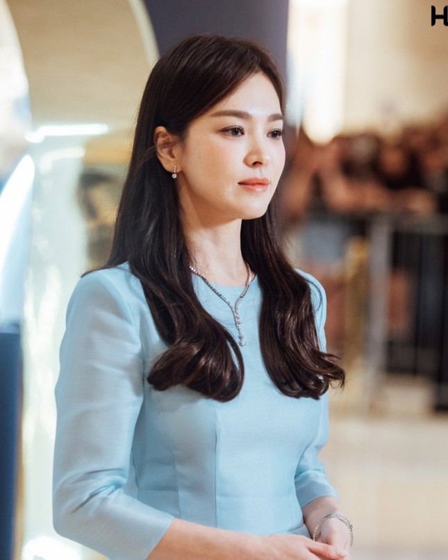 Hàng nghìn người chen lấn chỉ để ngắm Song Hye Kyo ảnh 1