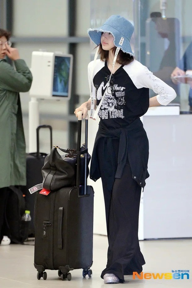 Lisa (BlackPink) gây náo loạn sân bay ảnh 1