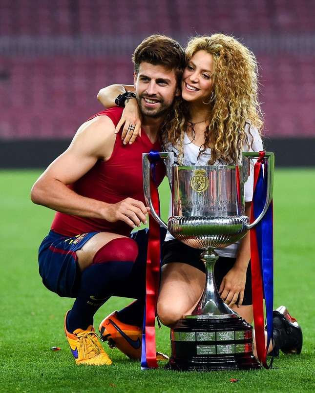 Shakira: 'Tôi dâng hiến hết cho Pique hơn 10 năm qua nhưng bị phản bội' ảnh 2