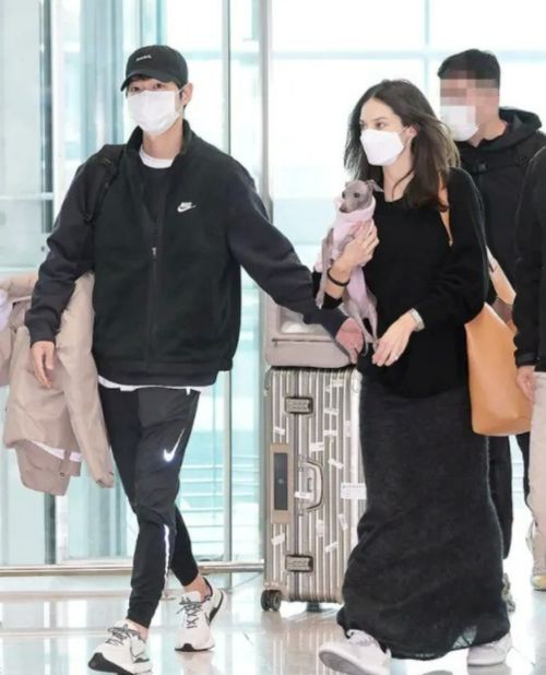Song Joong Ki phản ứng khi vợ bị khán giả Hàn Quốc chê vô trách nhiệm ảnh 1