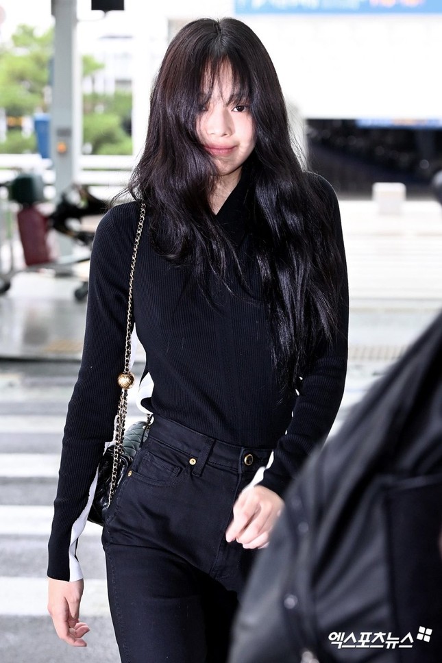 Jennie (BlackPink) bơ phờ giữa lúc Lisa bị chỉ trích diễn thoát y ảnh 2