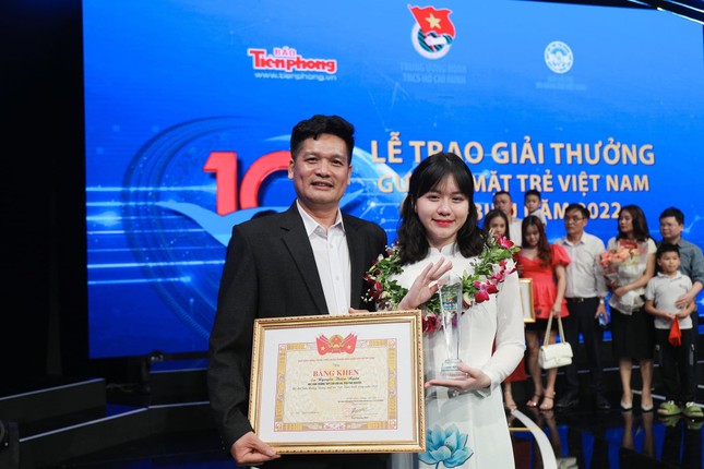 Gương mặt trẻ Việt Nam triển vọng - kiện tướng cờ vua được kết nạp Đảng ở tuổi 18 ảnh 3