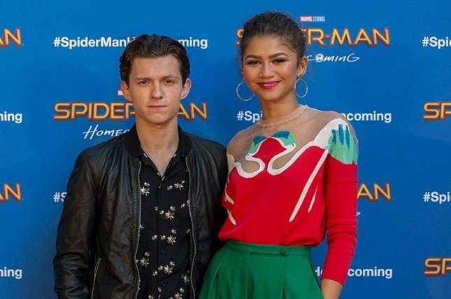 Nhan sắc bạn gái Spider-Man Tom Holland được mệnh danh 'búp bê da màu' của Hollywood ảnh 9