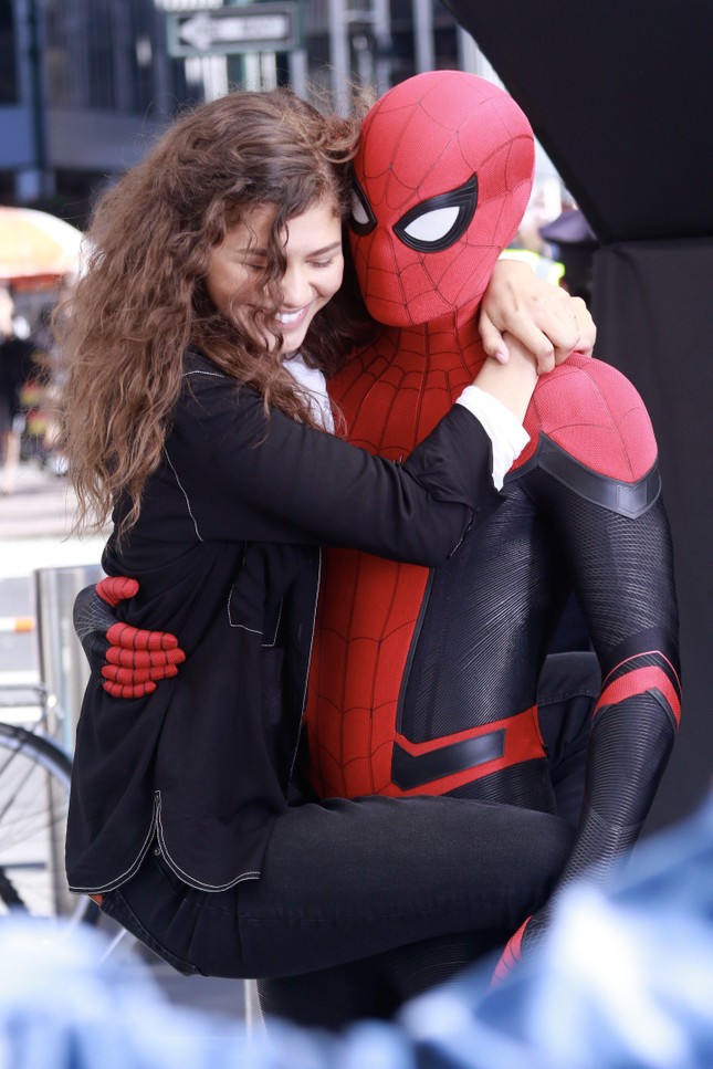 Nhan sắc bạn gái Spider-Man Tom Holland được mệnh danh 'búp bê da màu' của Hollywood ảnh 3