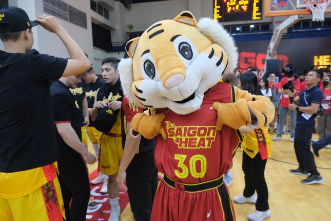 Thoát thua trong những giây cuối, Saigon Heat vô địch VBA lần thứ 4 liên tiếp ảnh 6
