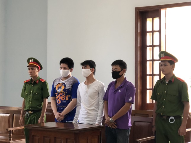 Cha bị hại tiếp tay để bị cáo thoát tội hiếp dâm ảnh 1