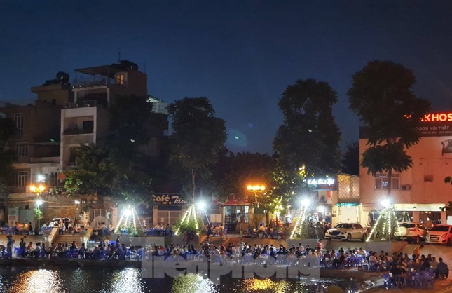 Hồ vừa cải tạo 'tiền tỷ' dày đặc quán bia, thách thức cơ quan chức năng Hà Nội ảnh 6