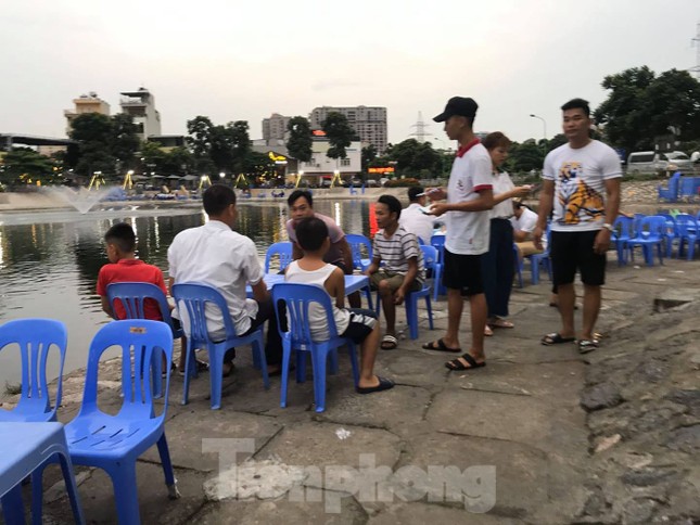 Hồ vừa cải tạo 'tiền tỷ' dày đặc quán bia, thách thức cơ quan chức năng Hà Nội ảnh 3
