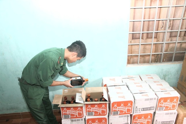 2 ngày bắt 3 vụ vận chuyển hàng lậu ở biên giới Lao Bảo ảnh 1