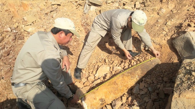 Phát hiện bom lớn ở khu vực Cửa khẩu Quốc tế Lao Bảo ảnh 1