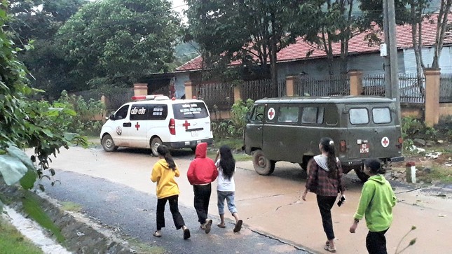 Di chuyển thi thể cán bộ, chiến sĩ Đoàn 337 về thành phố Đông Hà ảnh 2