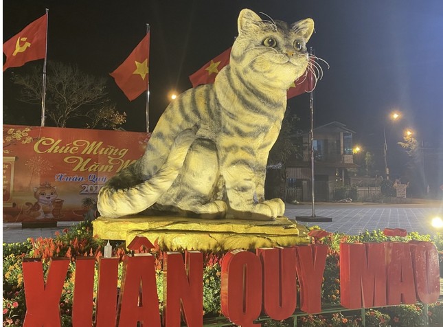 Khen thưởng nghệ nhân tạo hình linh vật 'hoa hậu mèo' ở Quảng Trị ảnh 2