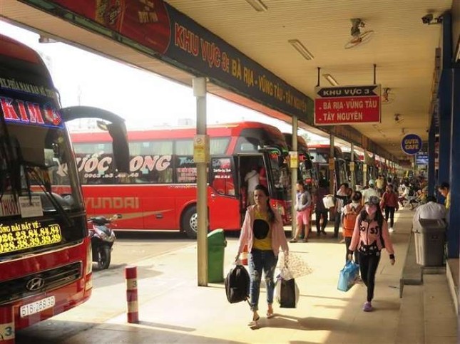Bến xe Miền Đông vắng hoe, sân bay ken cứng người chiều mùng 5 Tết ảnh 2