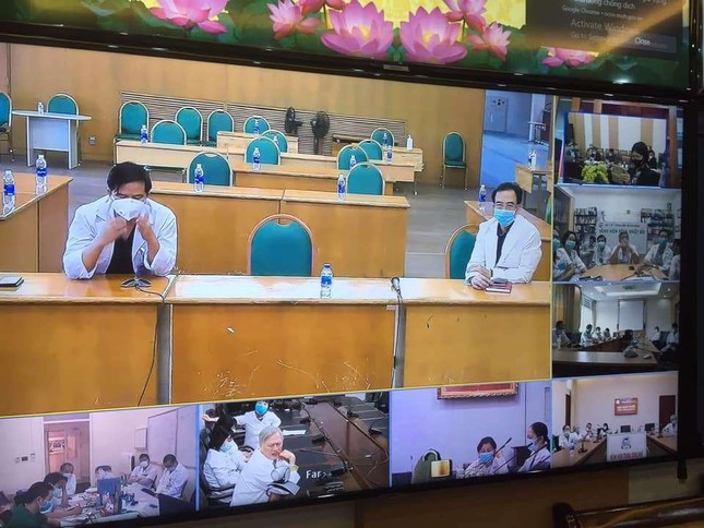 Phi công người Anh mắc COVID-19 có dấu hiệu hồi phục ảnh 1